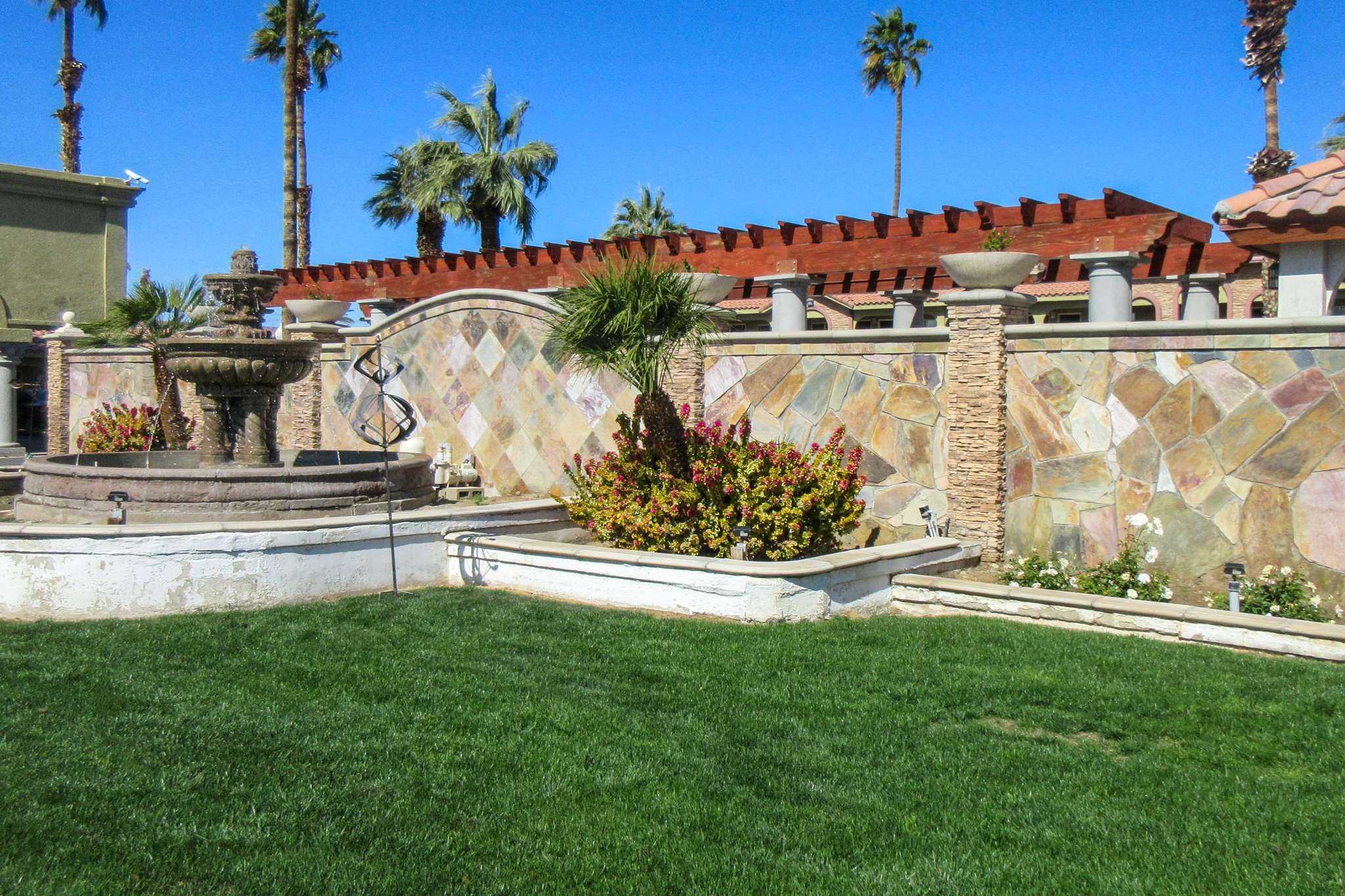 Hotel exterior | Econo Lodge