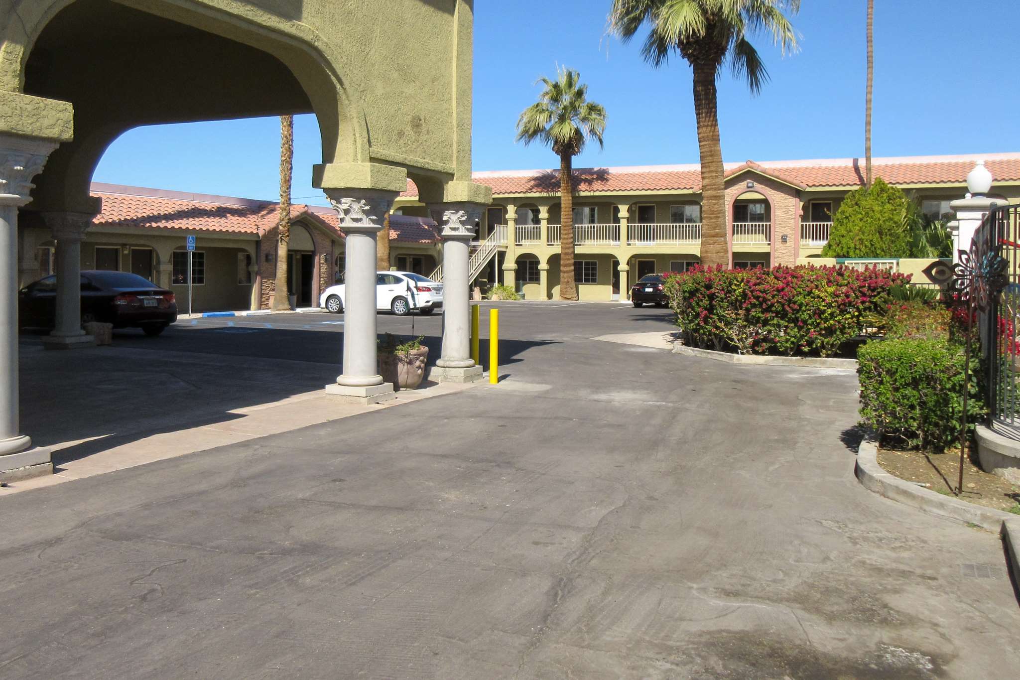 Hotel exterior | Econo Lodge