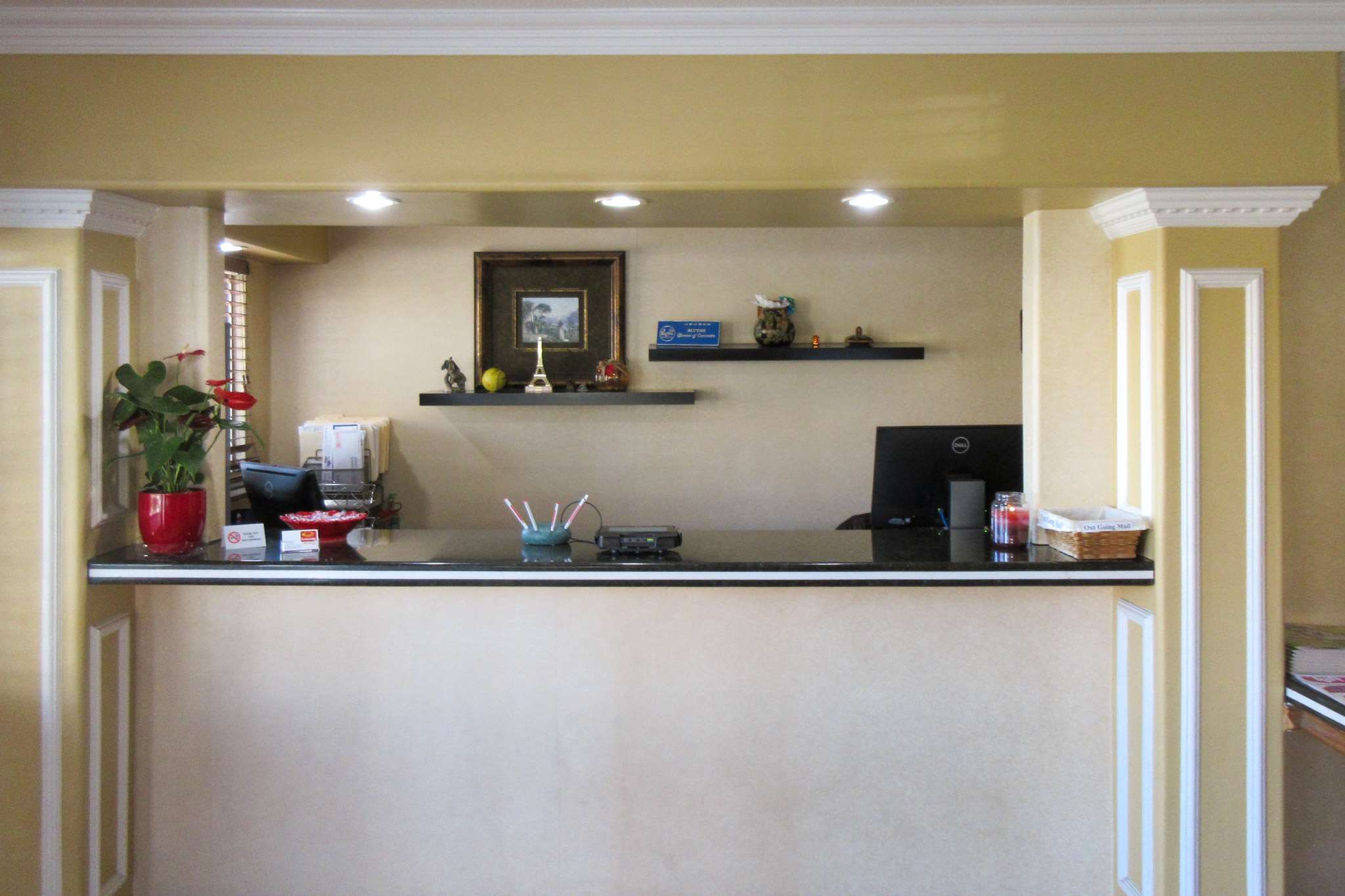 Front desk | Econo Lodge