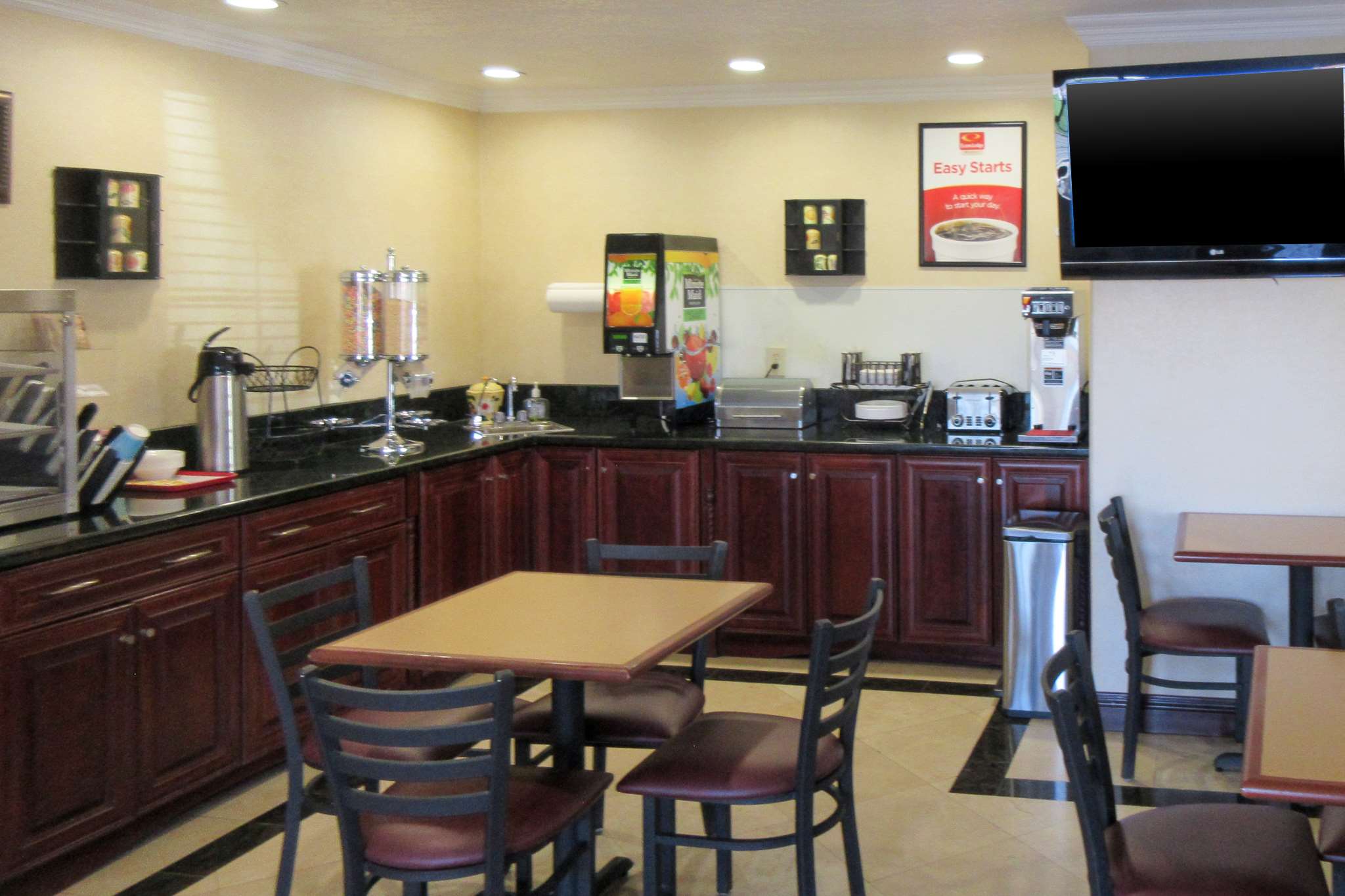 Breakfast area | Econo Lodge