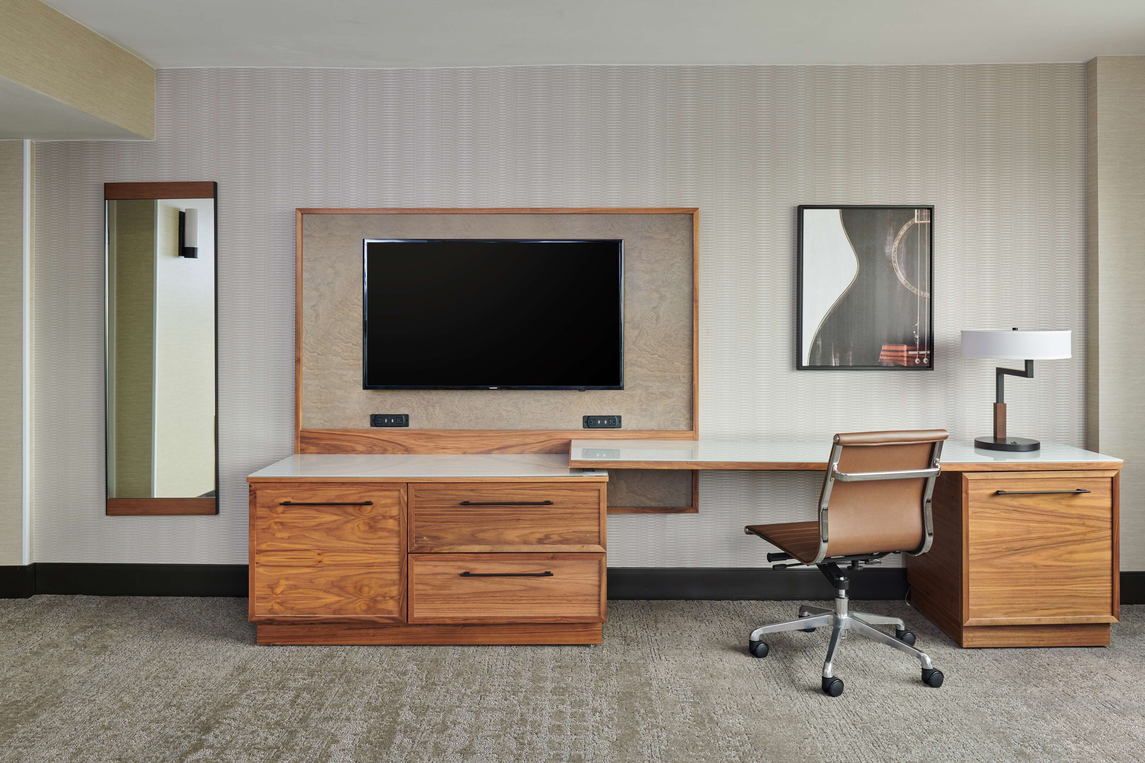 DoubleTree by Hilton Fullerton Room Type - 1 KING HEARING ACCESS