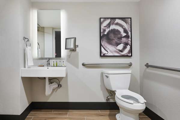  - DoubleTree by Hilton Hotel Fullerton