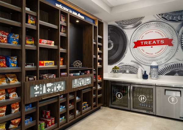 Restaurant - Hampton Inn & Suites El Cajon