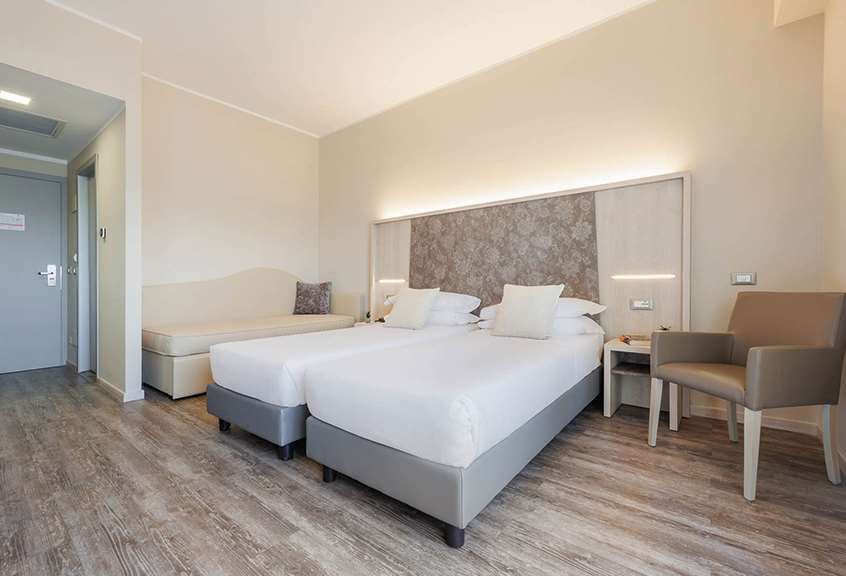JR HOTELS GATE 7 BOLOGNA-guestroom-Guest Room,On-Site.jpg