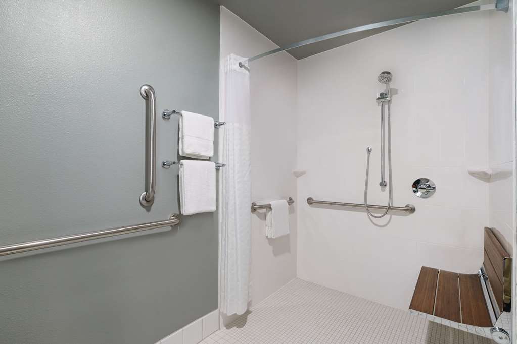 LA QUINTA SPRINGFIELD OR-guestroom-Guest Room,Bathroom,On-Site.jpg