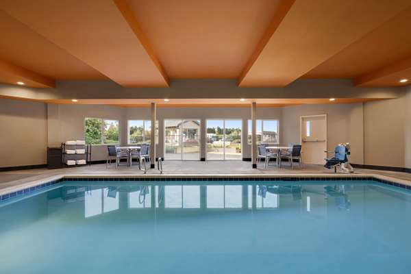 Pool - La Quinta Inns & Suites Springfield - I-5, Exit 195