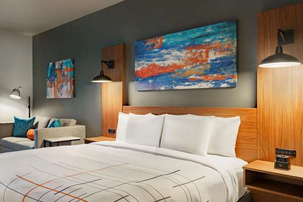  - La Quinta Inns & Suites Springfield - I-5, Exit 195