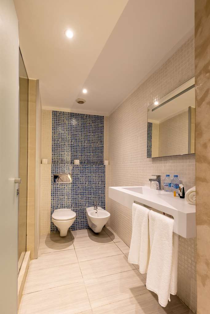 KENZI SOLAZUR-guestroom-Guest Room,Bathroom,On-Site.jpg