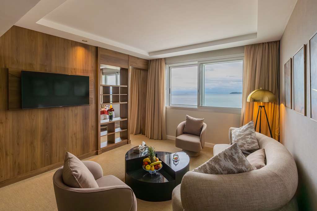 KENZI SOLAZUR-guestroom-Guest Room,Guest Room Amenity,Suite,On-Site.jpg