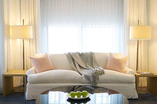 Suite - Ambassador Hotel Downtown Chicago