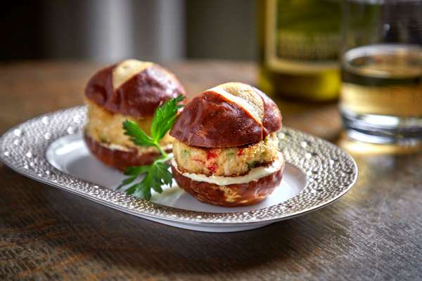 Restaurant - Ambassador Hotel Downtown Chicago