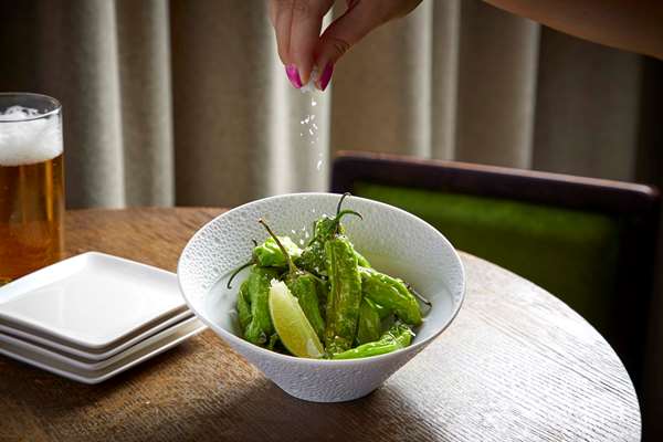 Restaurant - Ambassador Hotel Downtown Chicago