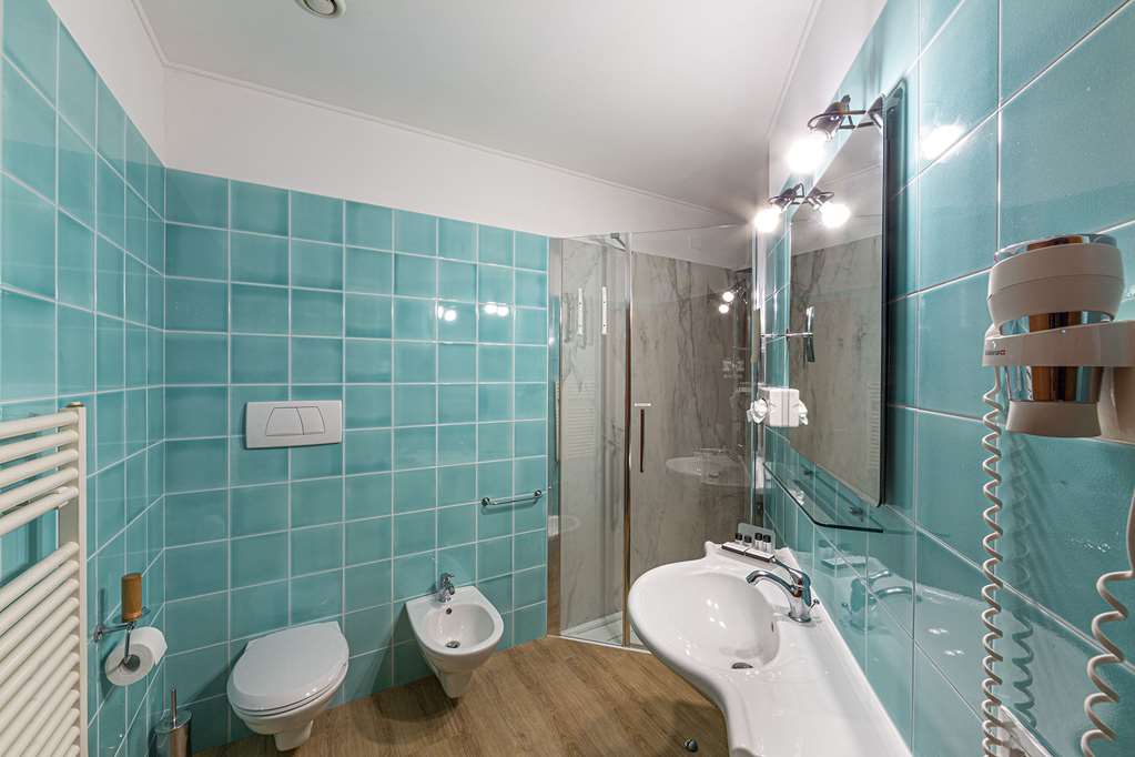 HOTEL LA DI MORET-guestroom-Guest Room,Bathroom,On-Site.jpg