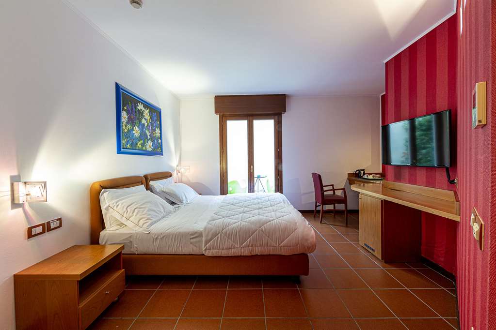 HOTEL LA DI MORET-guestroom-Guest Room,On-Site.jpg