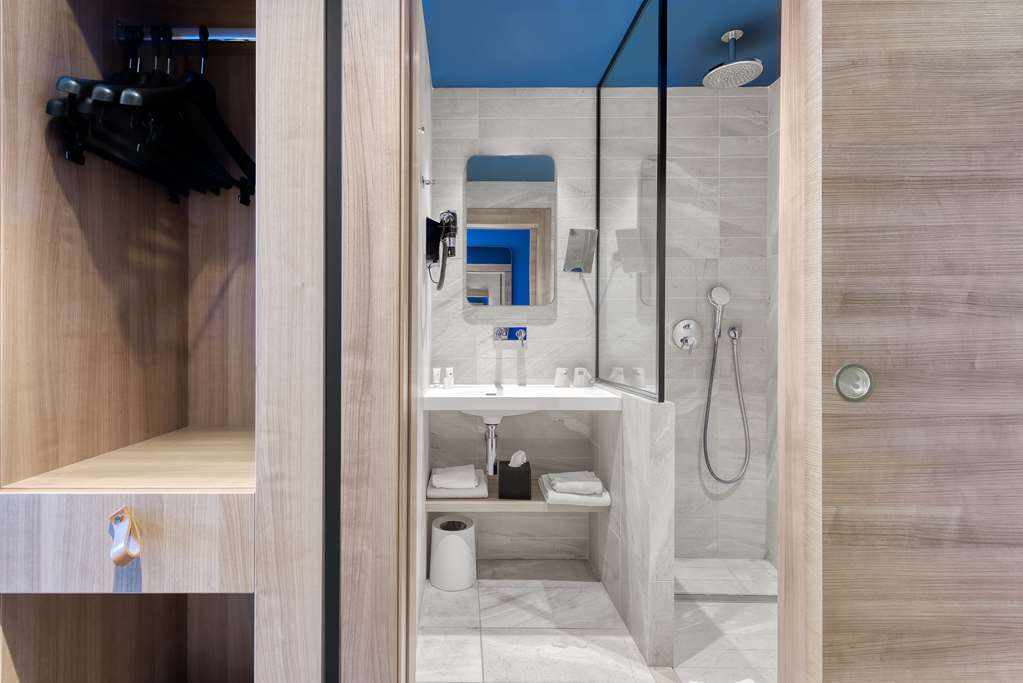 KYRIAD LYON OUEST - LIMONEST-guestroom-Guest Room,Bathroom,On-Site.jpg