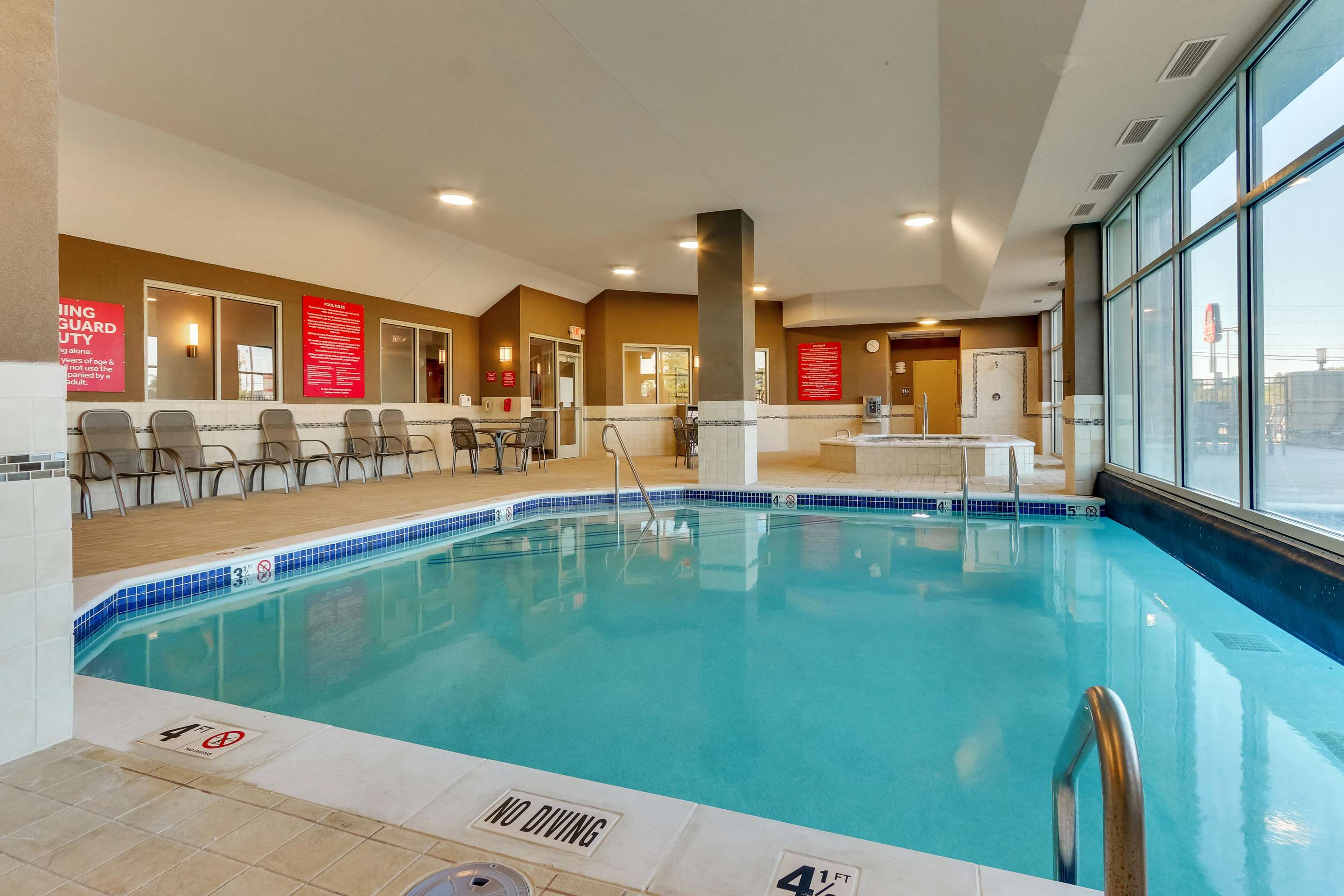 Pool | Drury Inn & Suites Lafayette IN