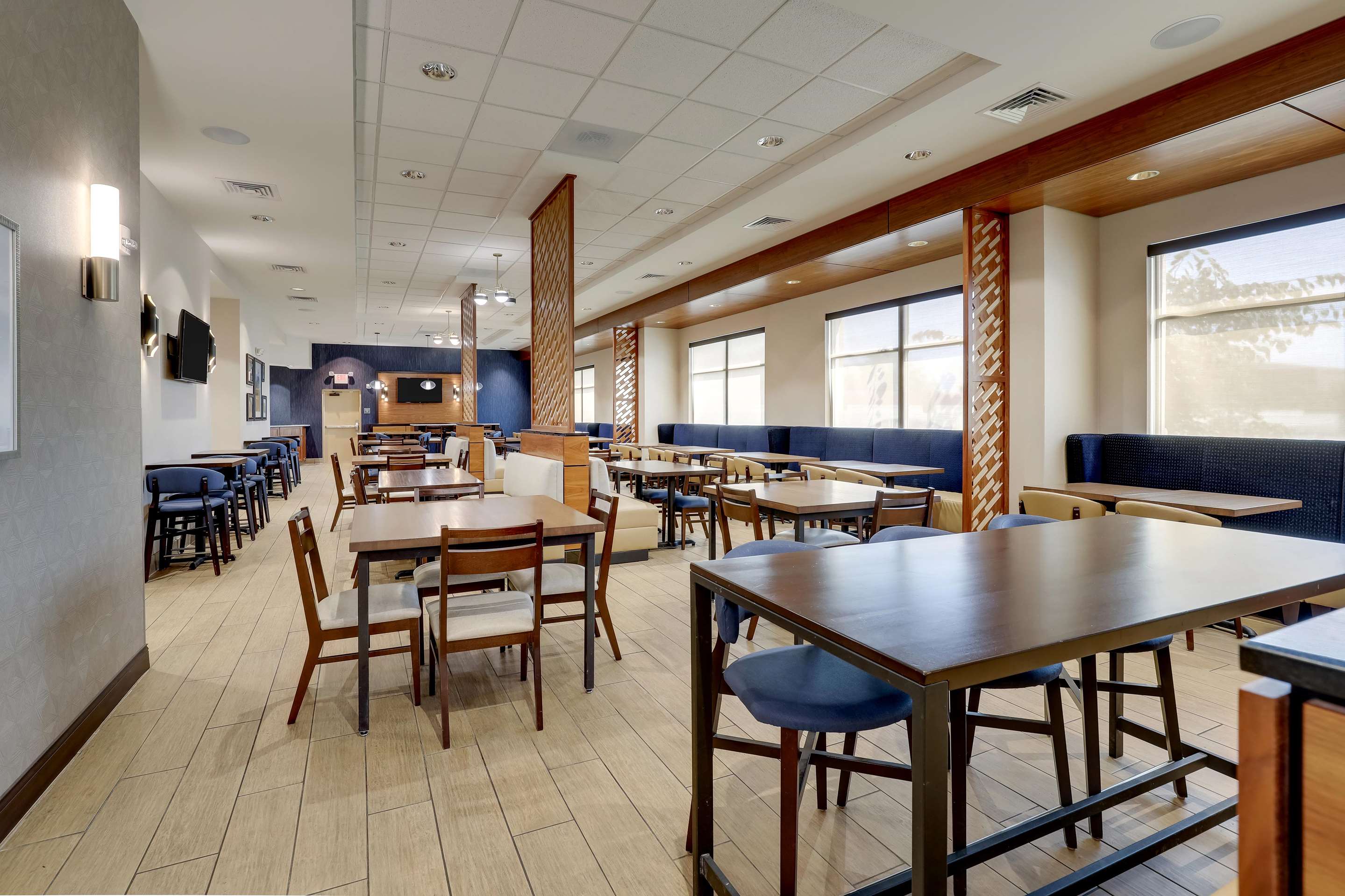 Dining Area | Drury Inn & Suites Lafayette IN