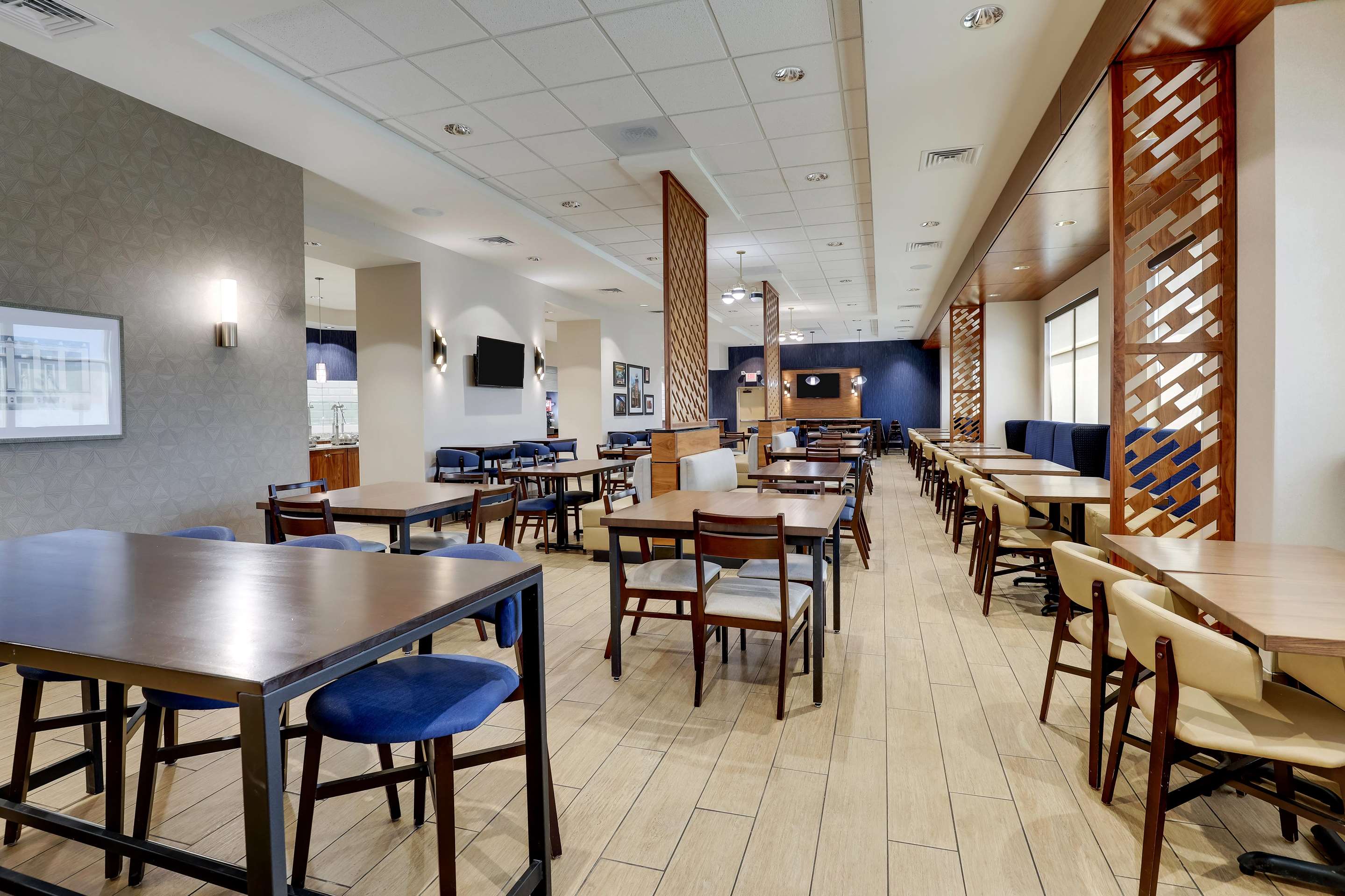 Dining Area | Drury Inn & Suites Lafayette IN