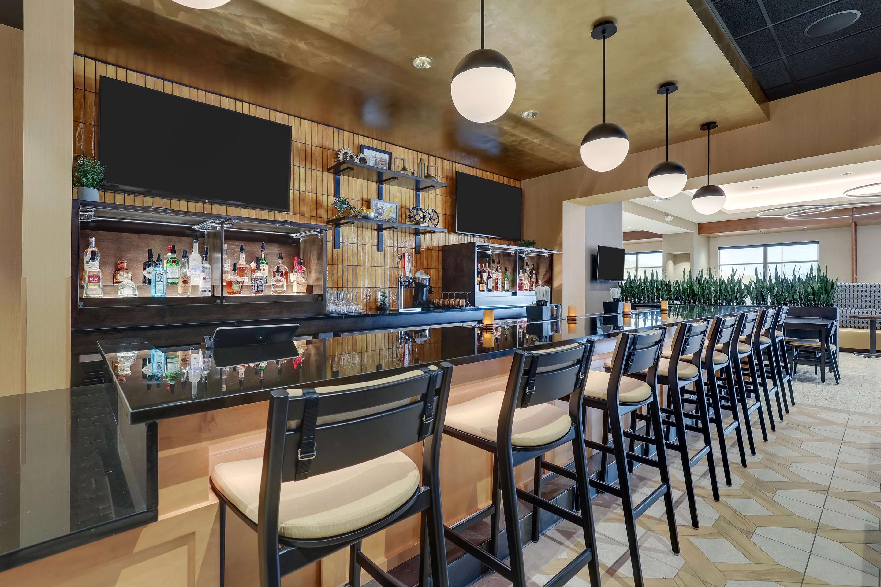 Kitchen Bar | Drury Inn & Suites Lafayette IN