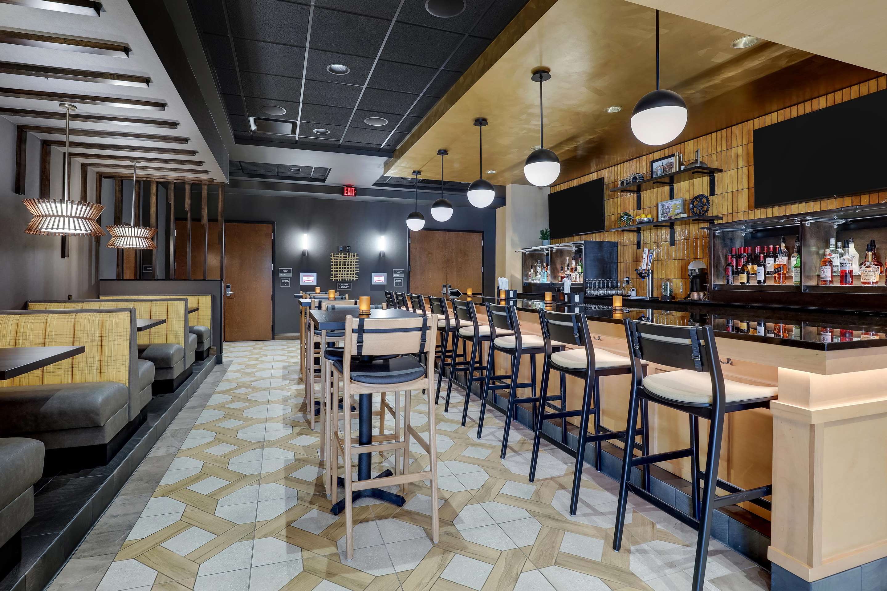 Kitchen Bar | Drury Inn & Suites Lafayette IN