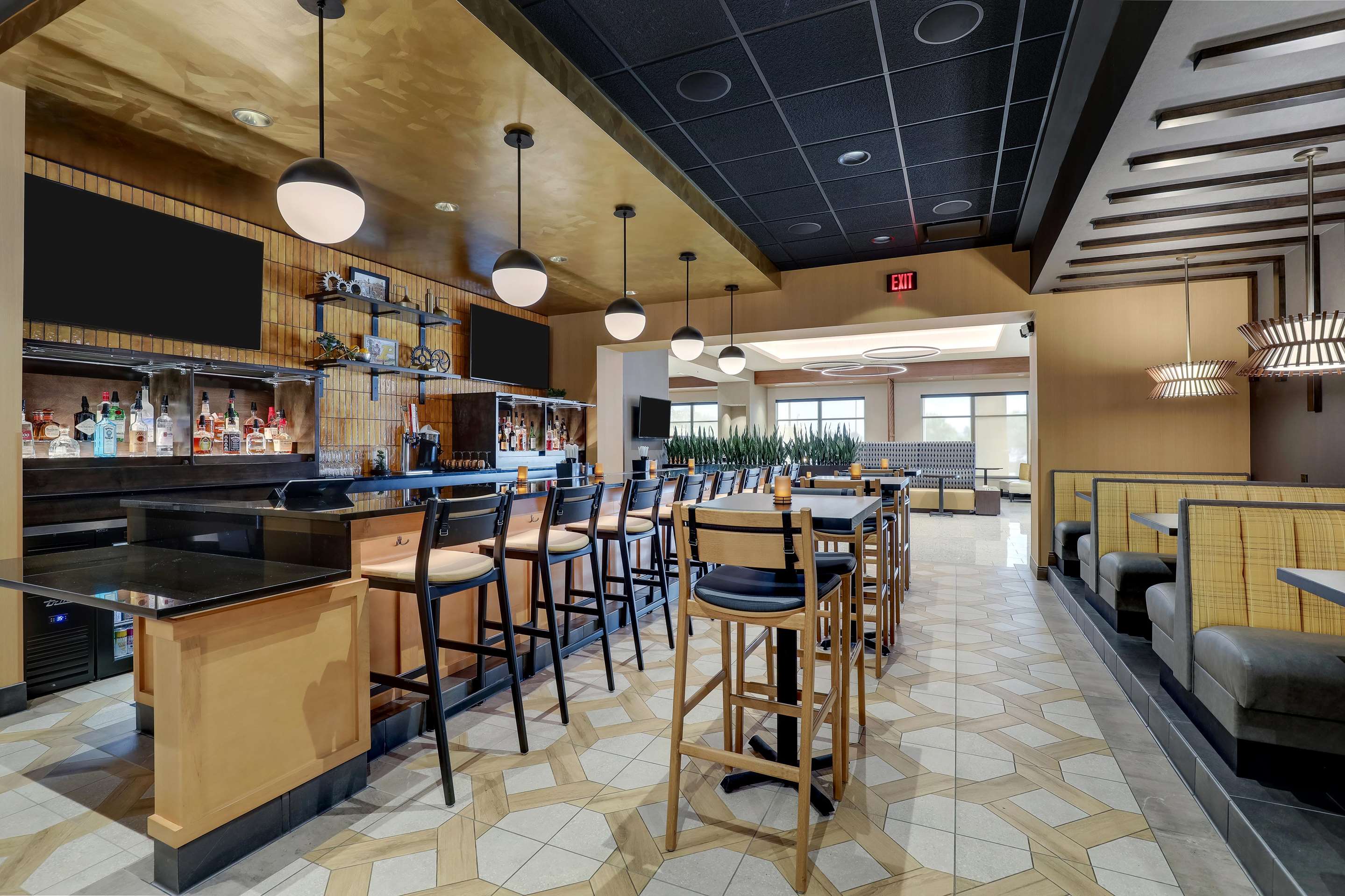 Kitchen Bar | Drury Inn & Suites Lafayette IN