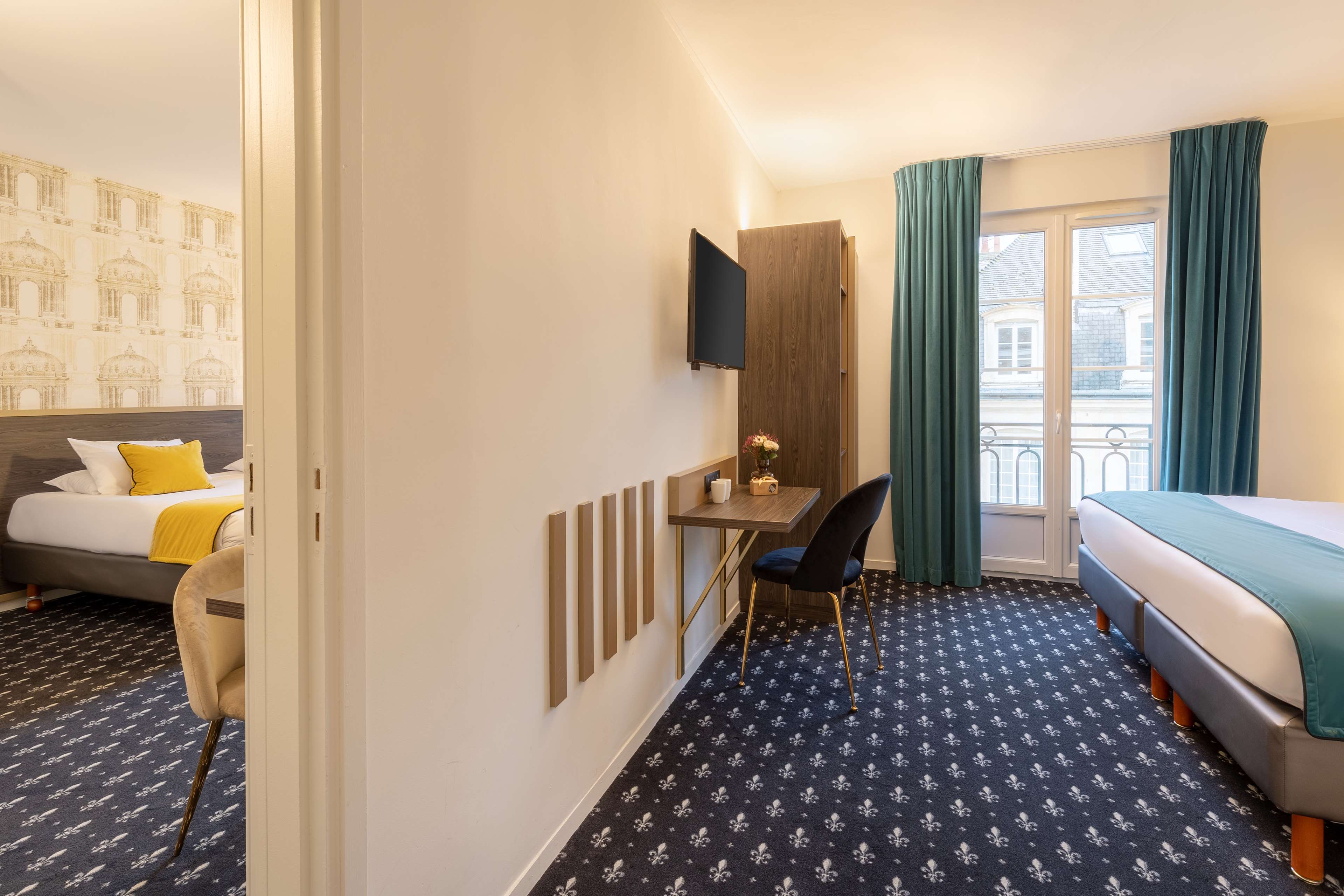 Best Western Royal Hotel Caen Room Type - 2 King Beds 1 Twin Bed, Non-Smoking, Family Room, Balcony, View Of The Square, Twin On Request Best Western Royal Hotel Caen Room Type - 2 King Beds 1 Twin Bed, Non-Smoking, Family Room, Balcony, View Of The Square, Twin On Request