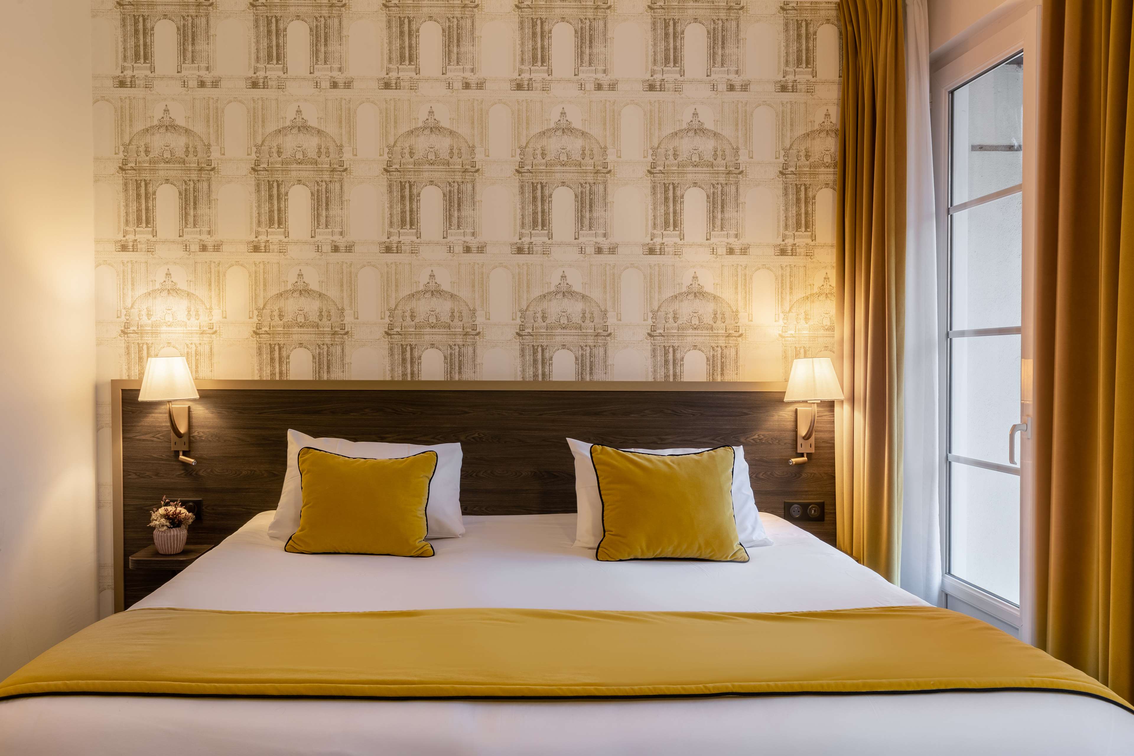 Best Western Royal Hotel Caen Room Type - 1 King 1 Single, Non-Smoking, Deluxe Room, Balcony, View Of The Square, Twin On Request Best Western Royal Hotel Caen Room Type - 1 King 1 Single, Non-Smoking, Deluxe Room, Balcony, View Of The Square, Twin On Request