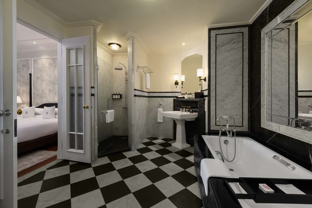 EASTERN AND ORIENTAL HOTEL-guestroom-Guest Room,Bathroom,Suite,On-Site.jpg
