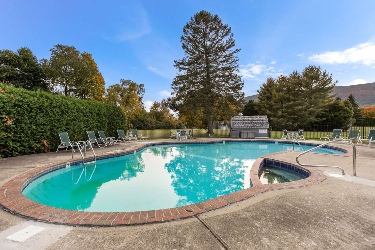 Palmer House Resort Manchester Center, VT See Discounts