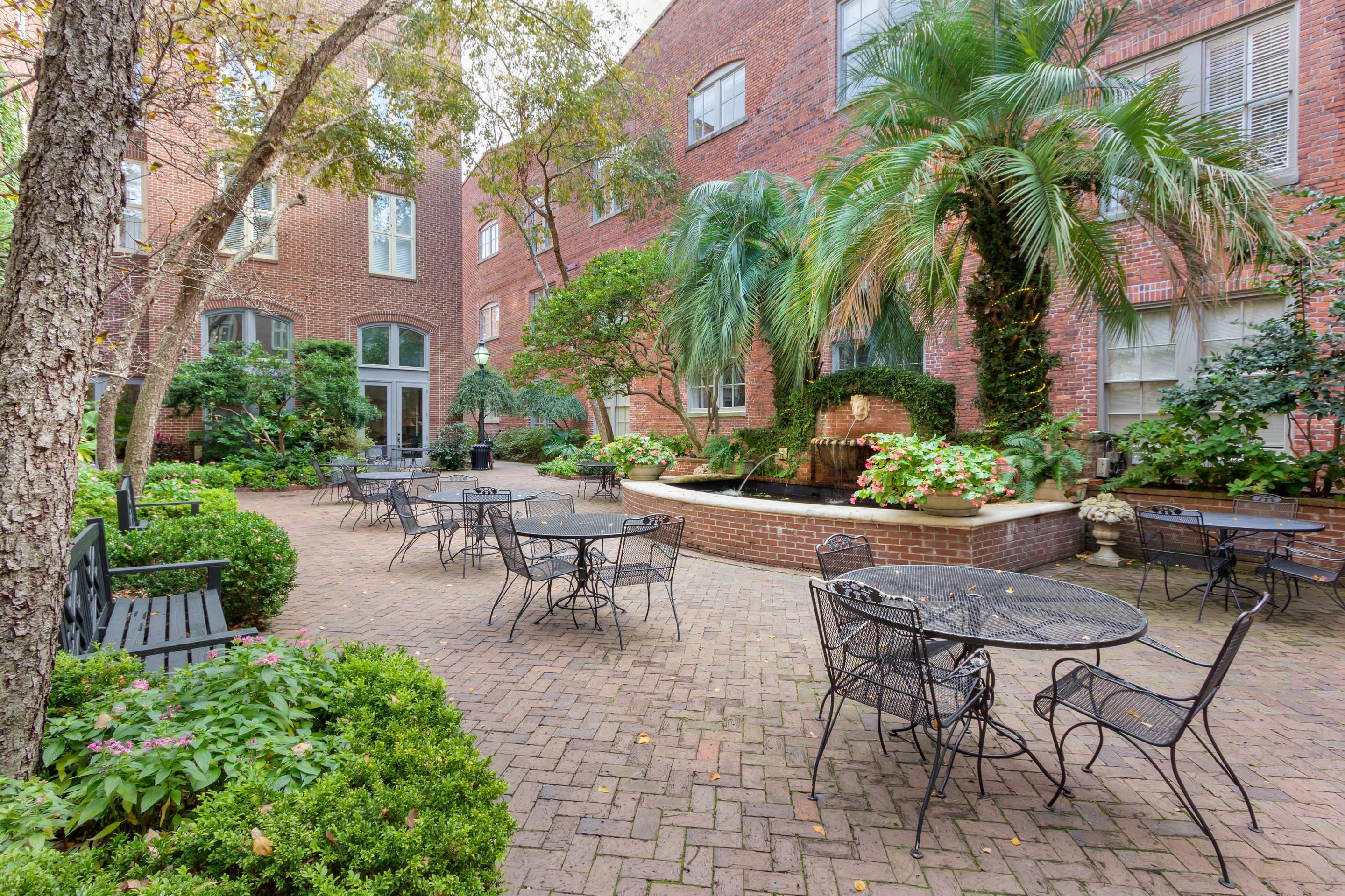 Outdoor courtyard | Church Street Inn Historic Charleston, Ascend Collection Hotel
