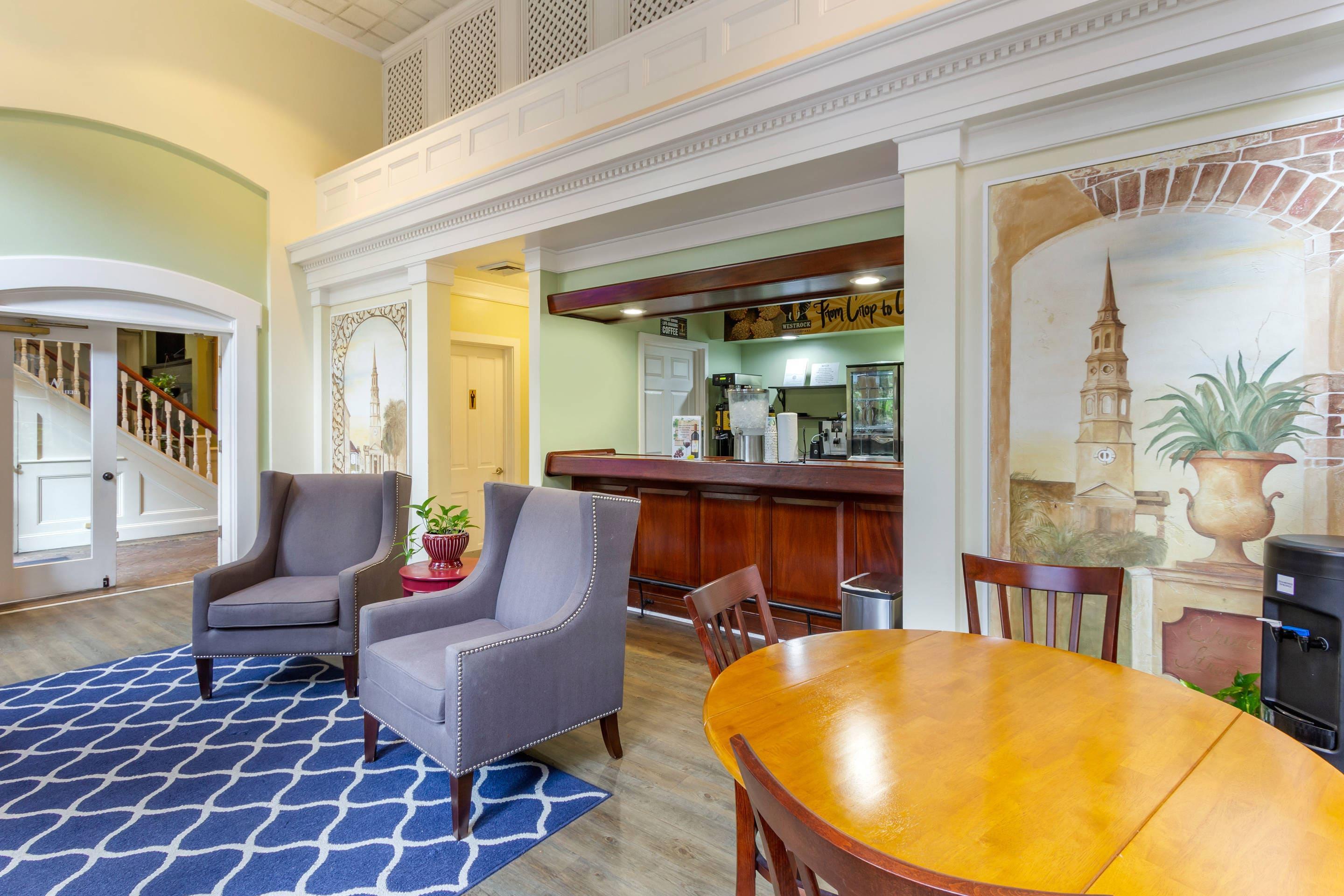 Spacious lobby with sitting area | Church Street Inn Historic Charleston, Ascend Collection Hotel