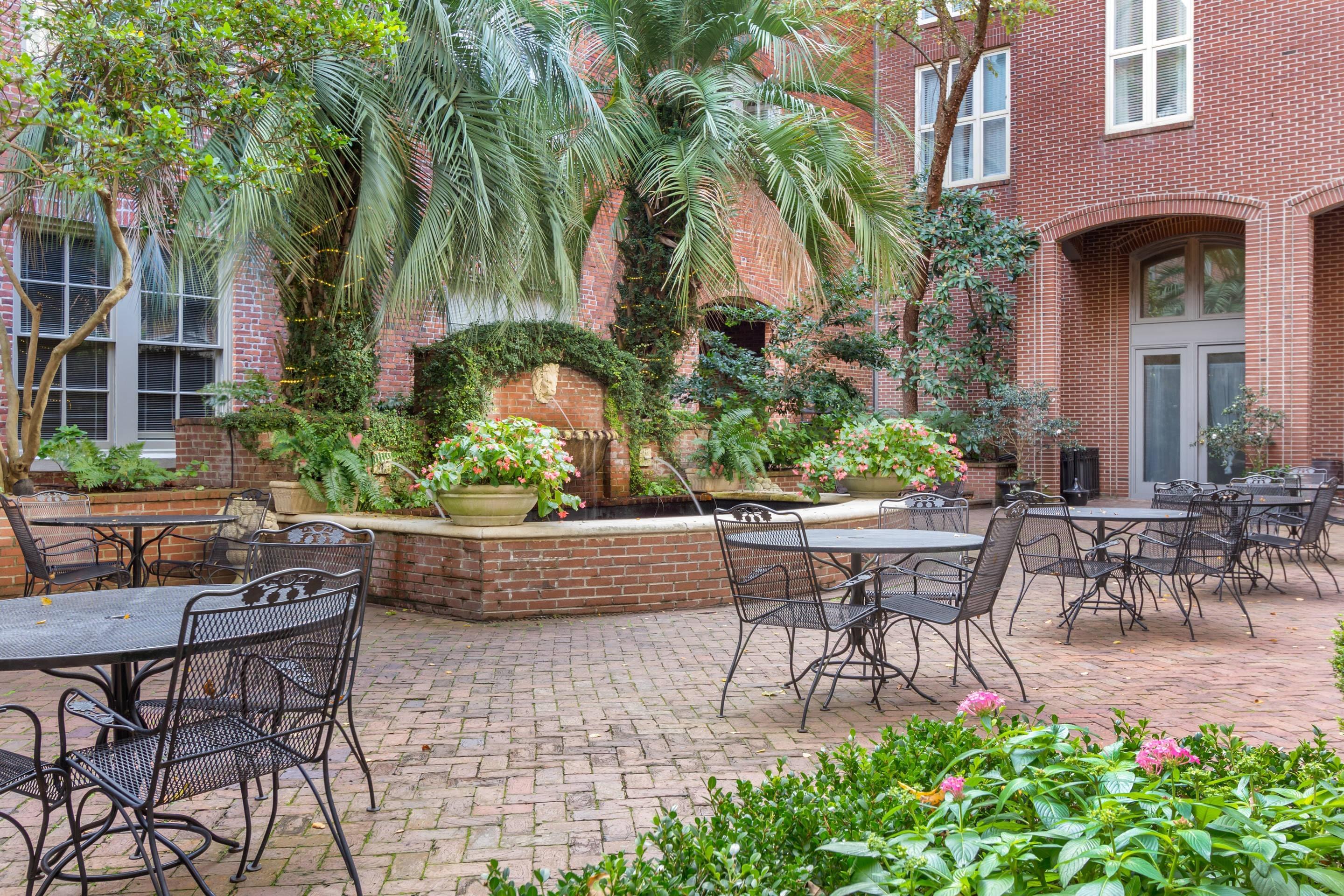 Outdoor courtyard | Church Street Inn Historic Charleston, Ascend Collection Hotel
