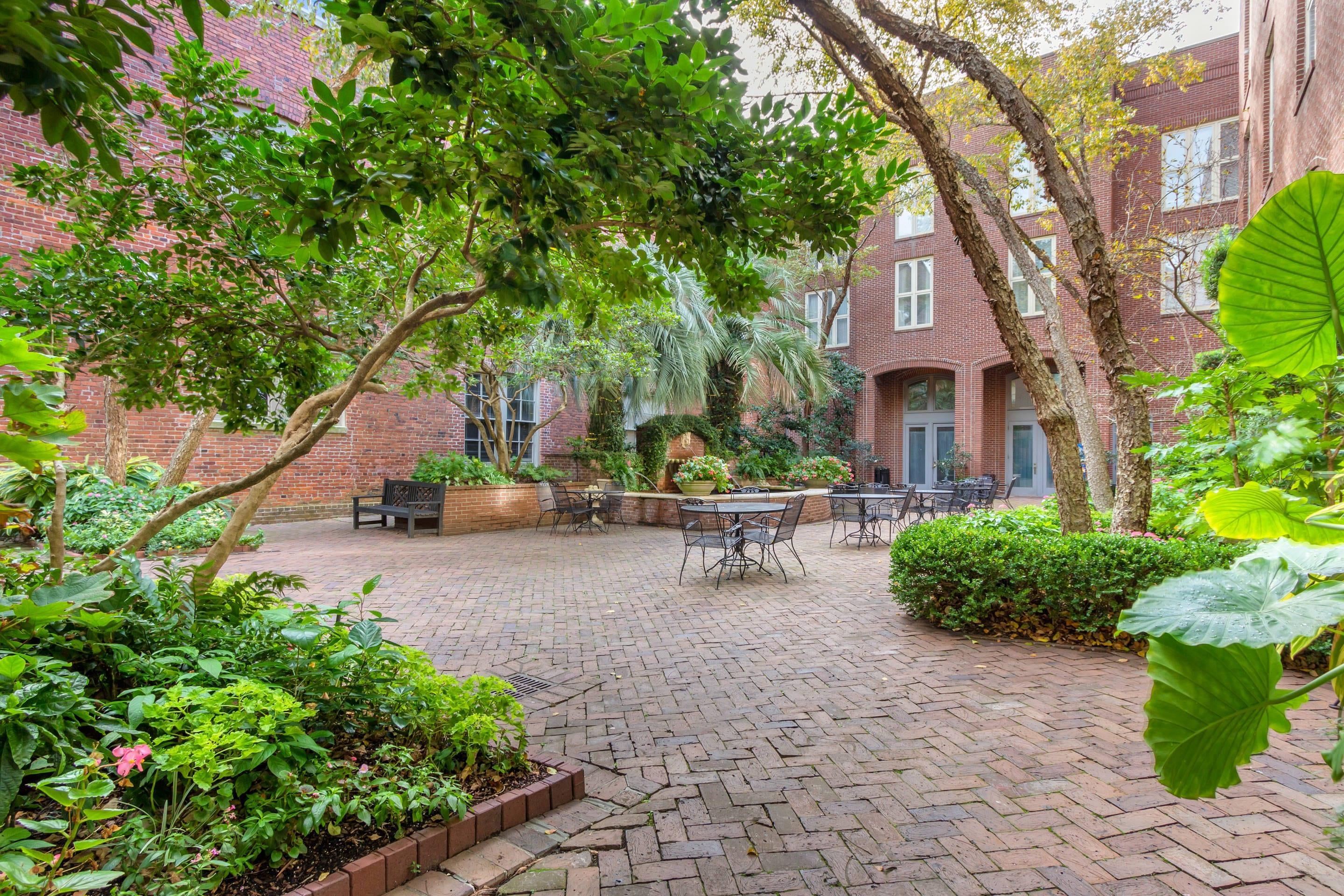 Outdoor courtyard | Church Street Inn Historic Charleston, Ascend Collection Hotel