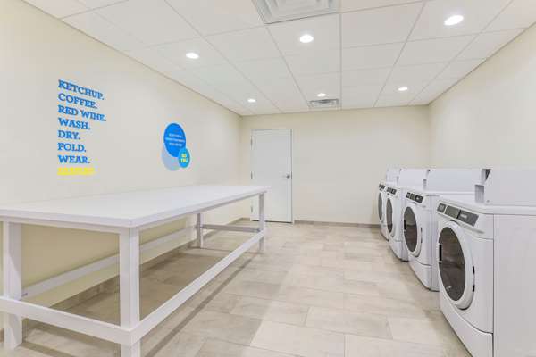  - Tru by Hilton Downtown Market Center Dallas - I-35, Exit 430B