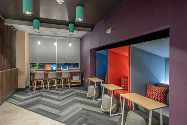  - Tru by Hilton Downtown Market Center Dallas - I-35, Exit 430B