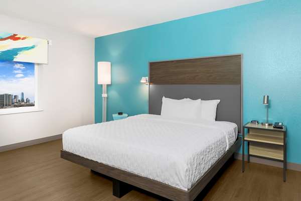  - Tru by Hilton Downtown Market Center Dallas - I-35, Exit 430B