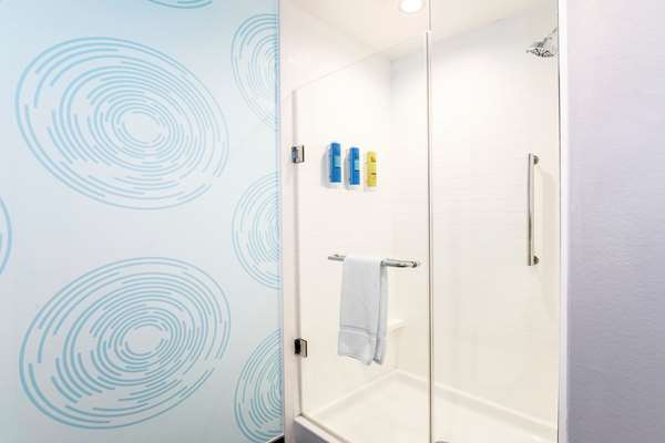  - Tru by Hilton Downtown Market Center Dallas - I-35, Exit 430B