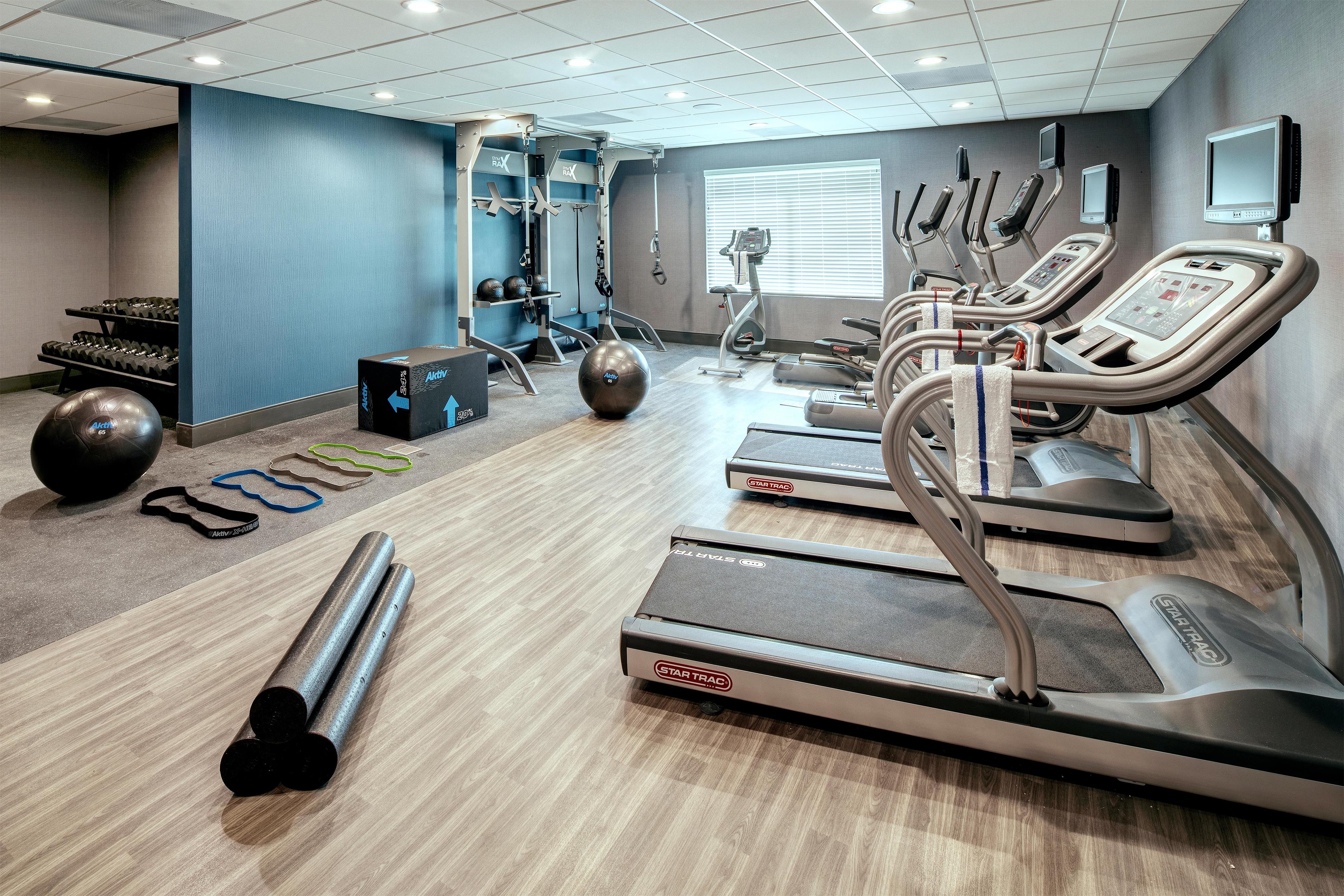 Health club fitness center gym | Hampton Inn & Suites Indio