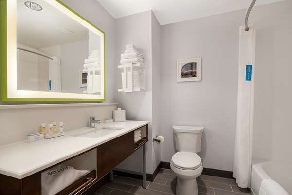  - Hampton Inn & Suites Midtown Raleigh - I-440, Exit 10