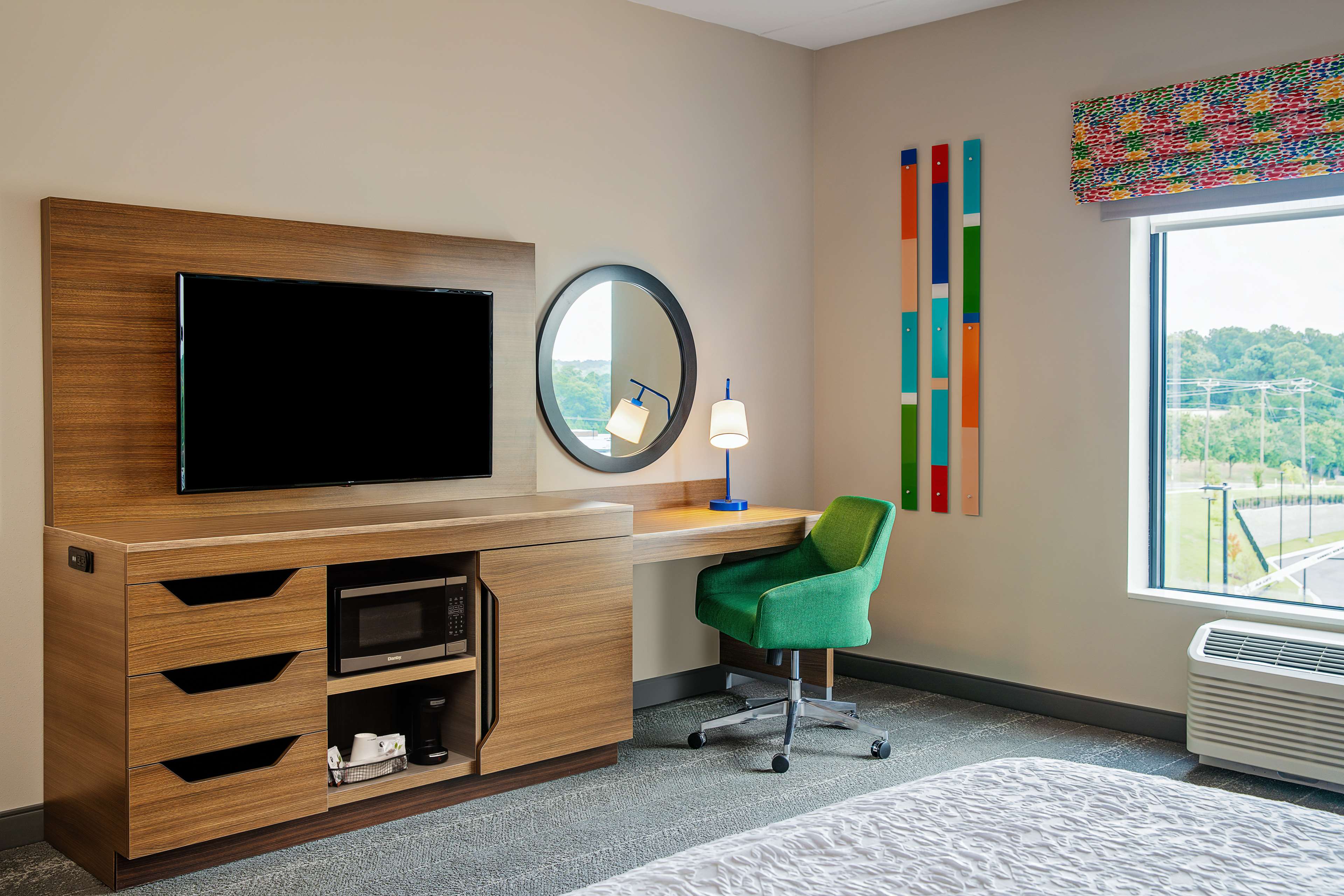 Hampton Inn & Suites by Hilton Raleigh Midtown Room Type - 1 KNG ACC TUB SOFABED NS