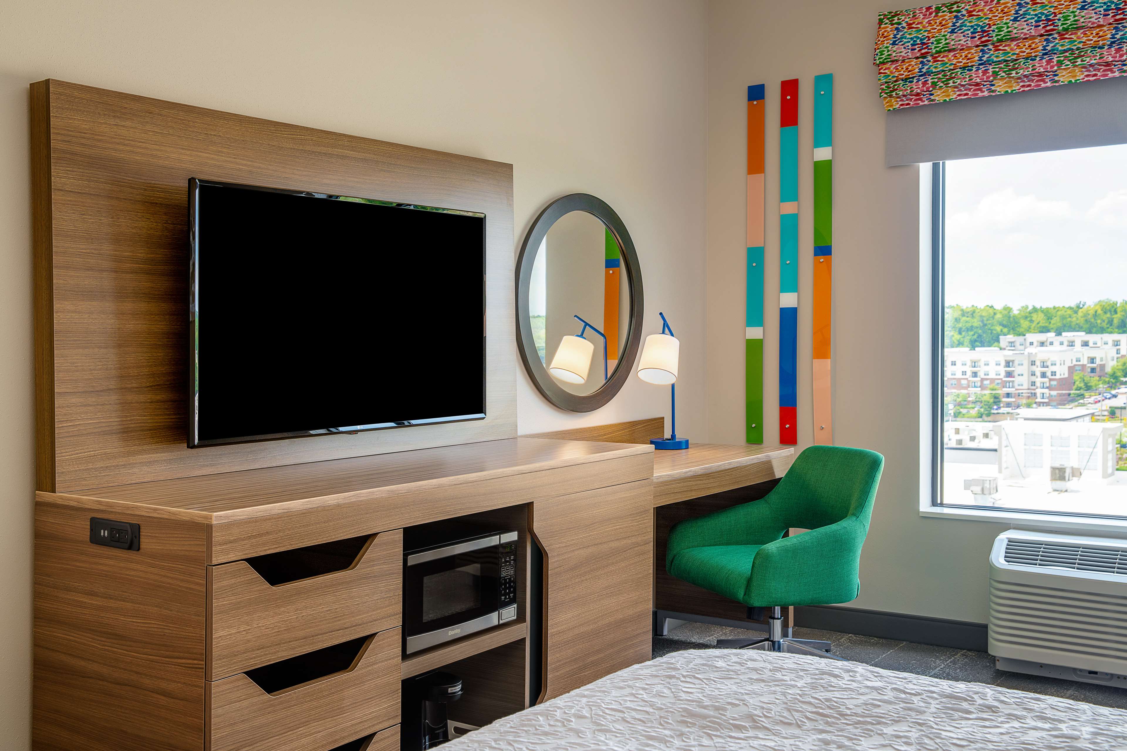 Hampton Inn & Suites by Hilton Raleigh Midtown Room Type - 1 KING SFBD MIC FRG NS