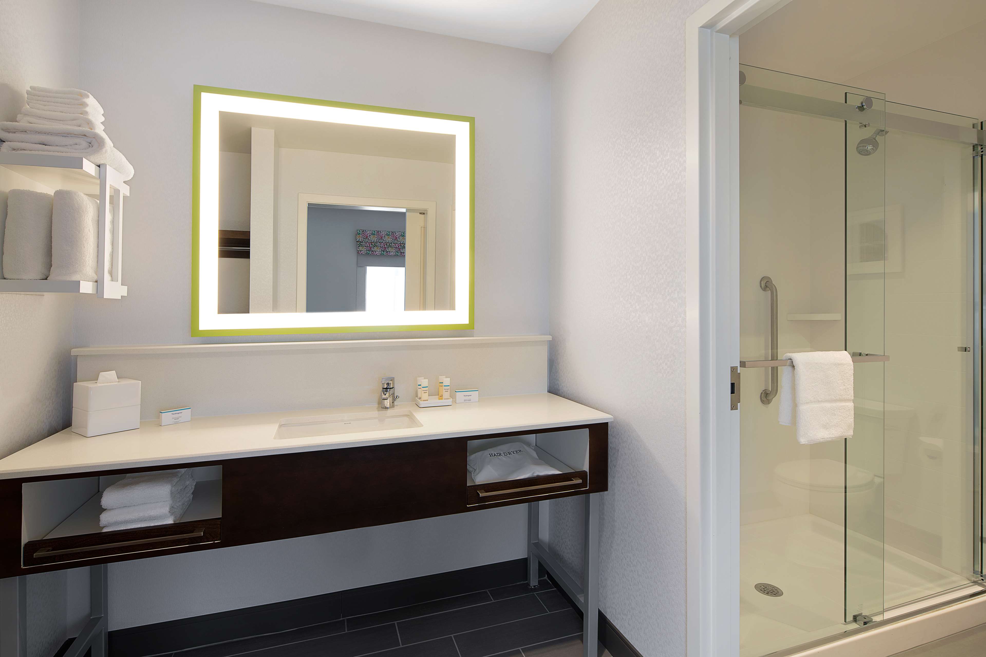 Hampton Inn & Suites by Hilton Raleigh Midtown Room Type - 1 KING CRN STUDIO SUITE NS