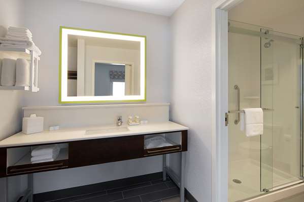  - Hampton Inn & Suites Midtown Raleigh - I-440, Exit 10