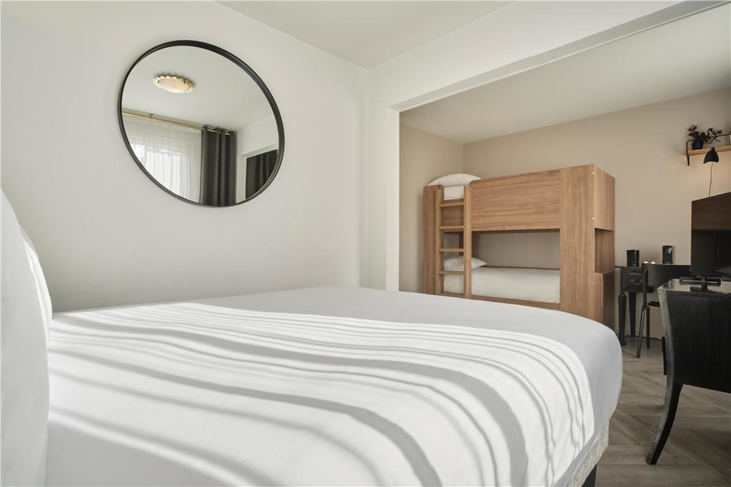 HC Hotel Chromatics-guestroom-Guest Room,Suite,On-Site.jpg