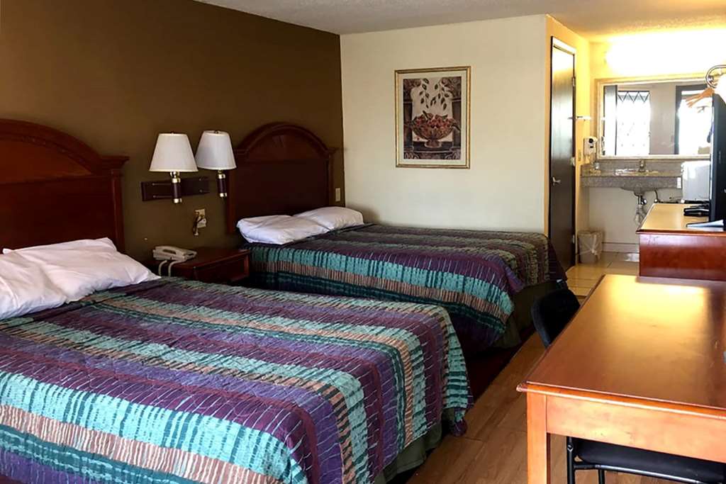 TRAVELODGE BY WYNDHAM LAUREL-guestroom-Guest Room,On-Site.jpg