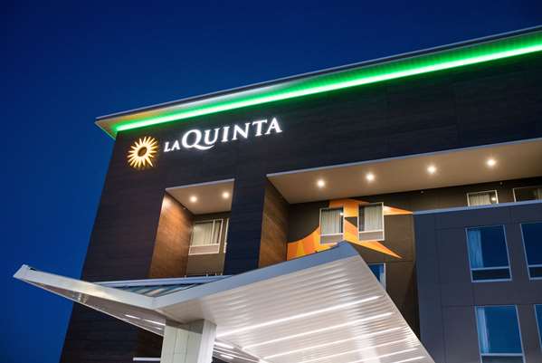 Exterior view - La Quinta Inn & Suites Lake Delton