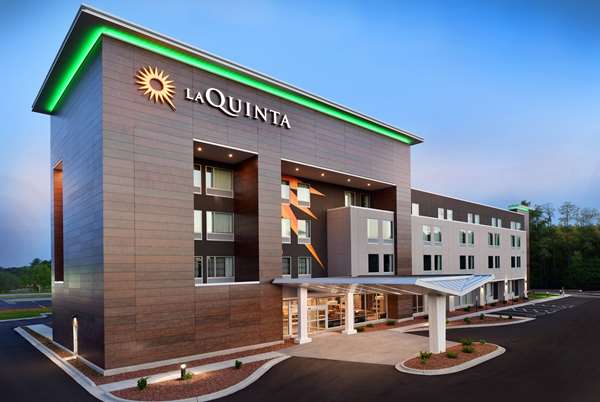 Exterior view - La Quinta Inn & Suites Lake Delton