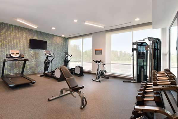 Fitness/ Exercise Room - La Quinta Inn & Suites Lake Delton