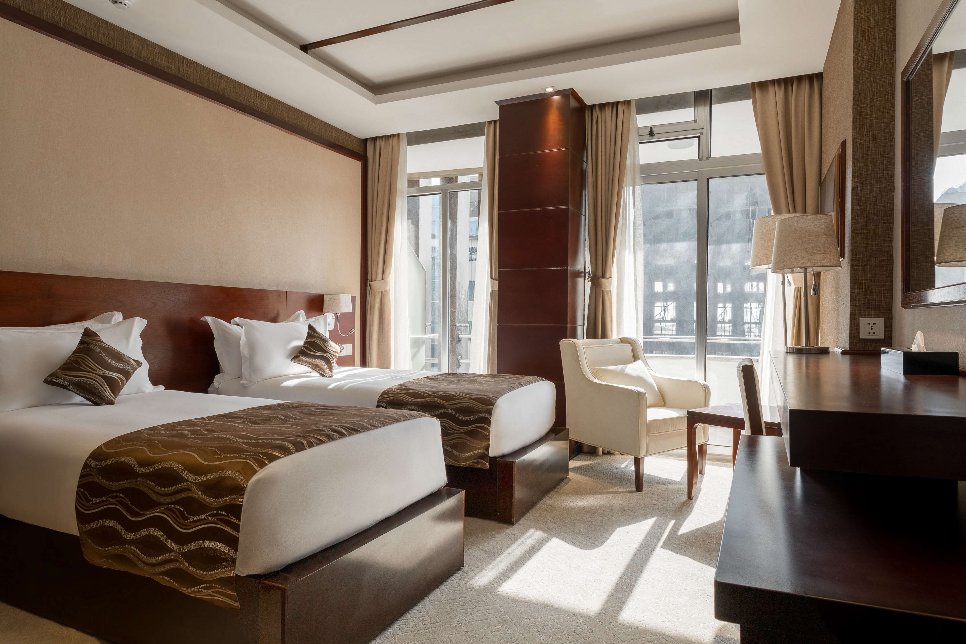 Best Western Plus Pearl Addis - Tap to explore photos