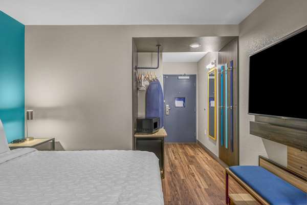  - Tru by Hilton Lathrop - I-5, Exit 462